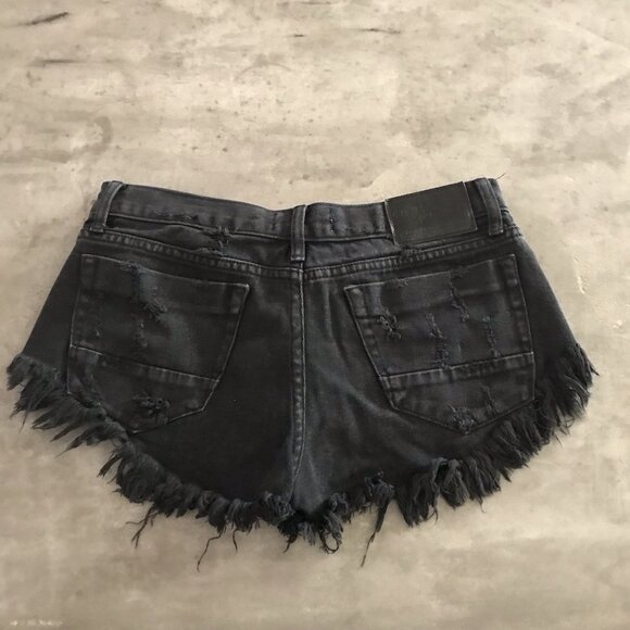 One Teaspoon Bonitas Shorts 26 Black Cut off Denim Button Fly Destroyed Festival - Picture 2 of 14